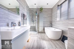 Ensuite- click for photo gallery